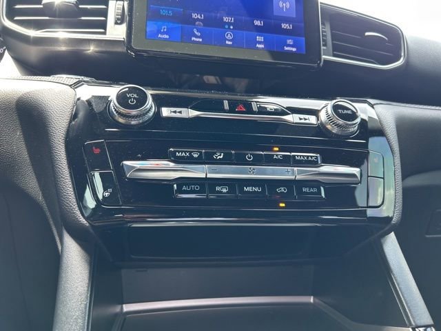 Used 2023 Star White Metallic Tri Coat Ford ST-Line image 25