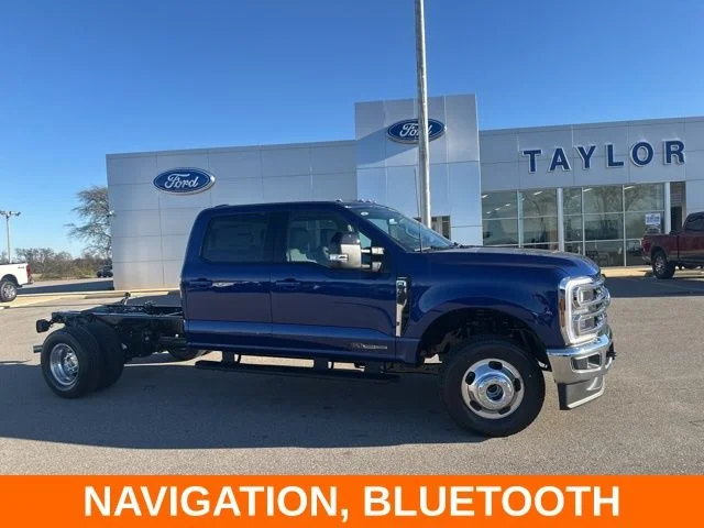 2026 Ford Chassis Cab F-350® LARIAT®