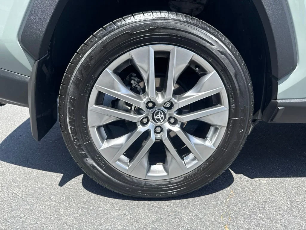 Certified Used 2023  Toyota XLE Premium image 8