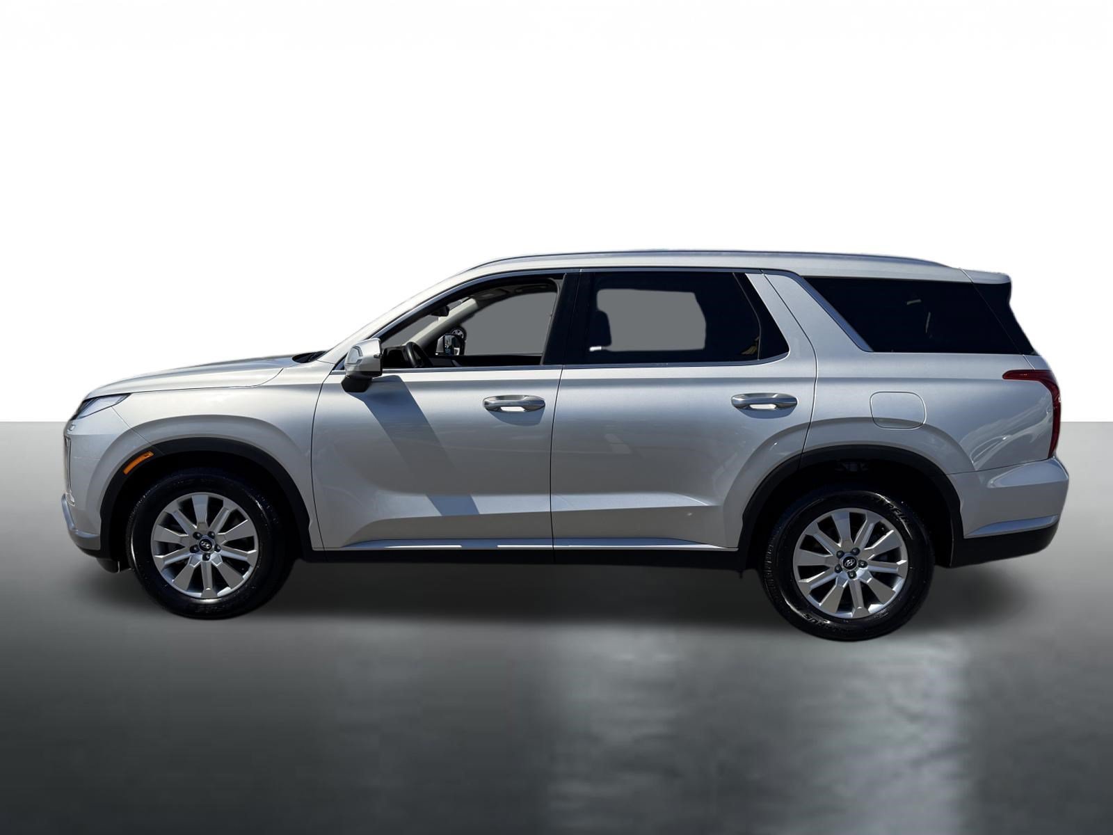 Used 2024 Typhoon Silver Hyundai SEL 7P image 5