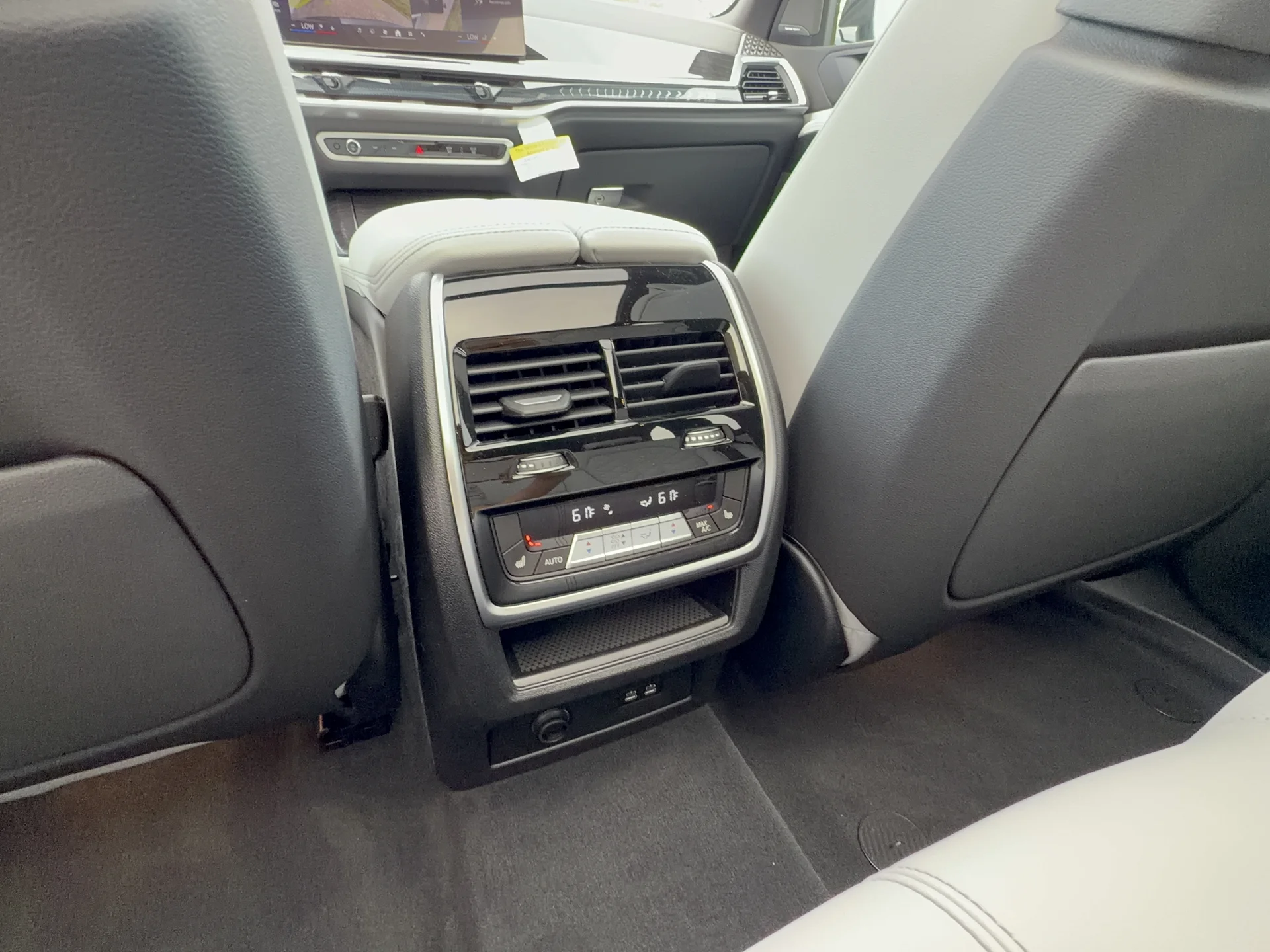New 2026 Carbon Black Metallic BMW xDrive40i image 28