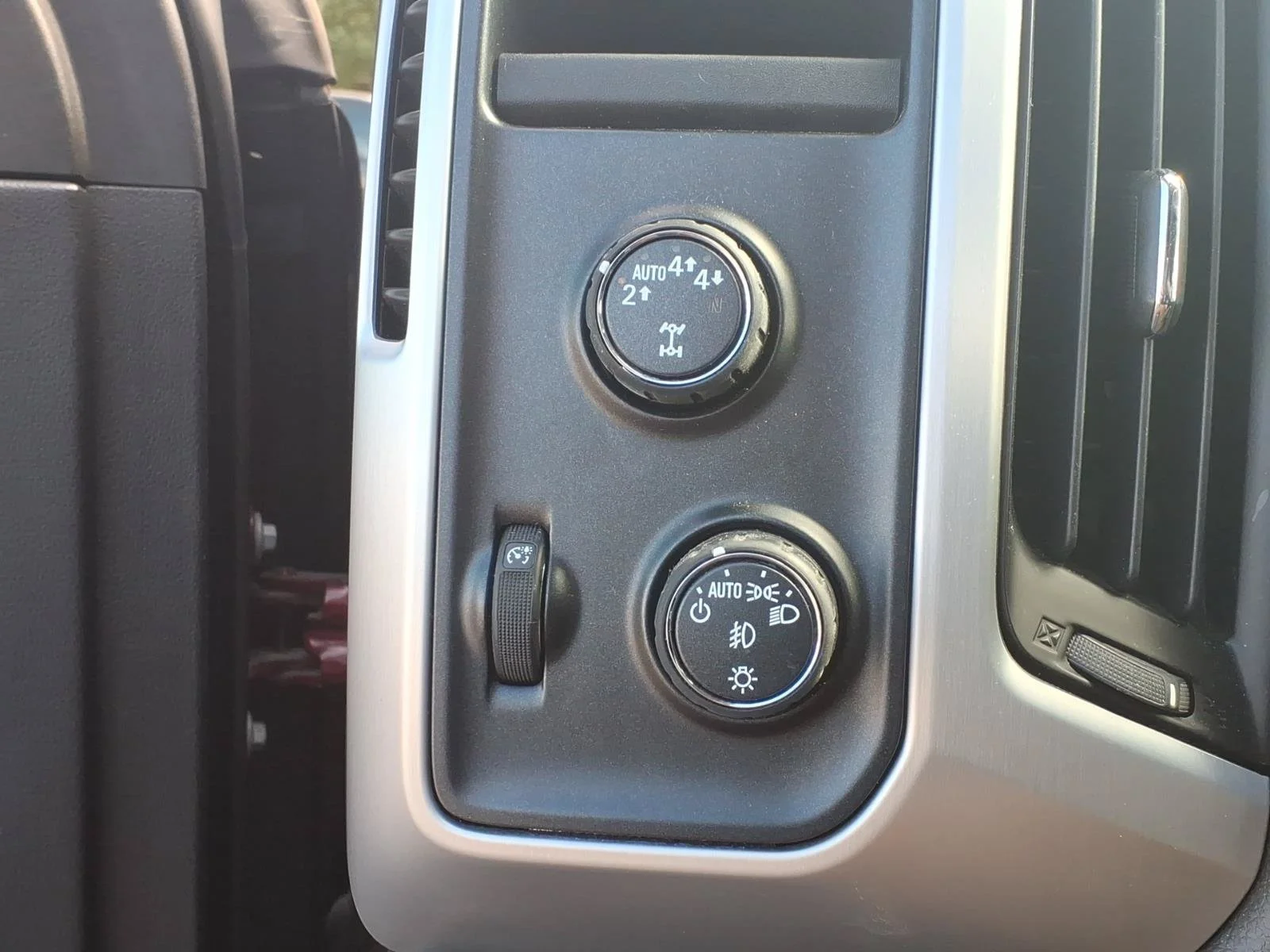 Used 2015 Sonoma Red Metallic GMC SLE image 15