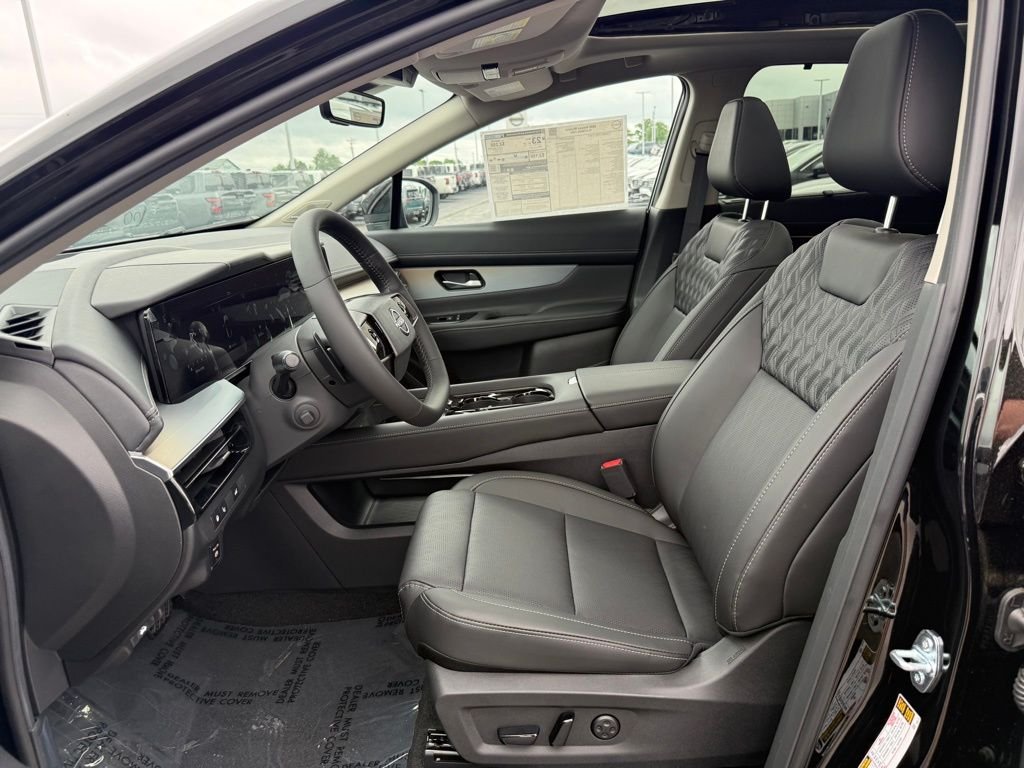New 2026 Super Black Nissan Platinum image 4