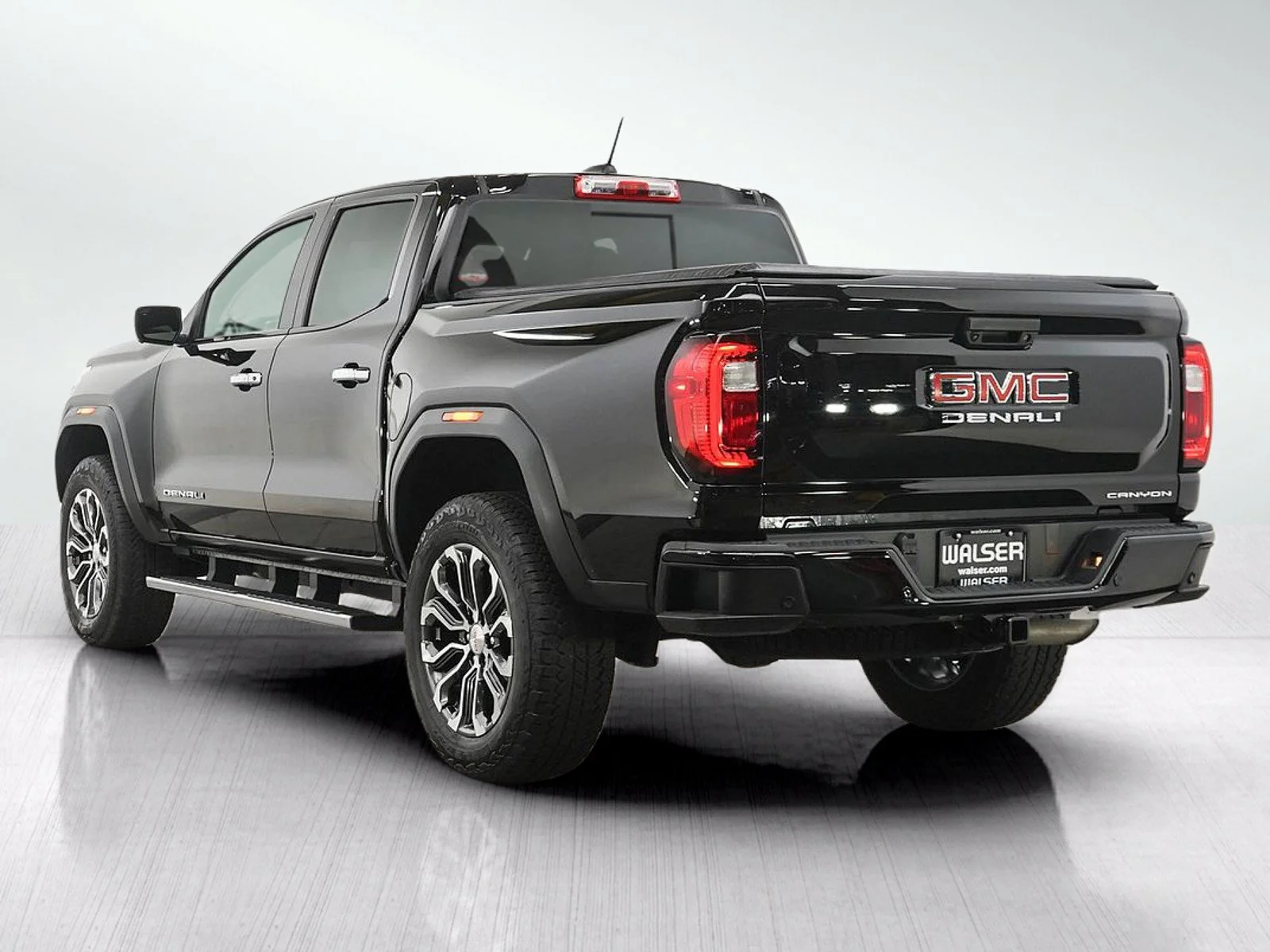 Used 2024 Onyx Black GMC Denali image 3