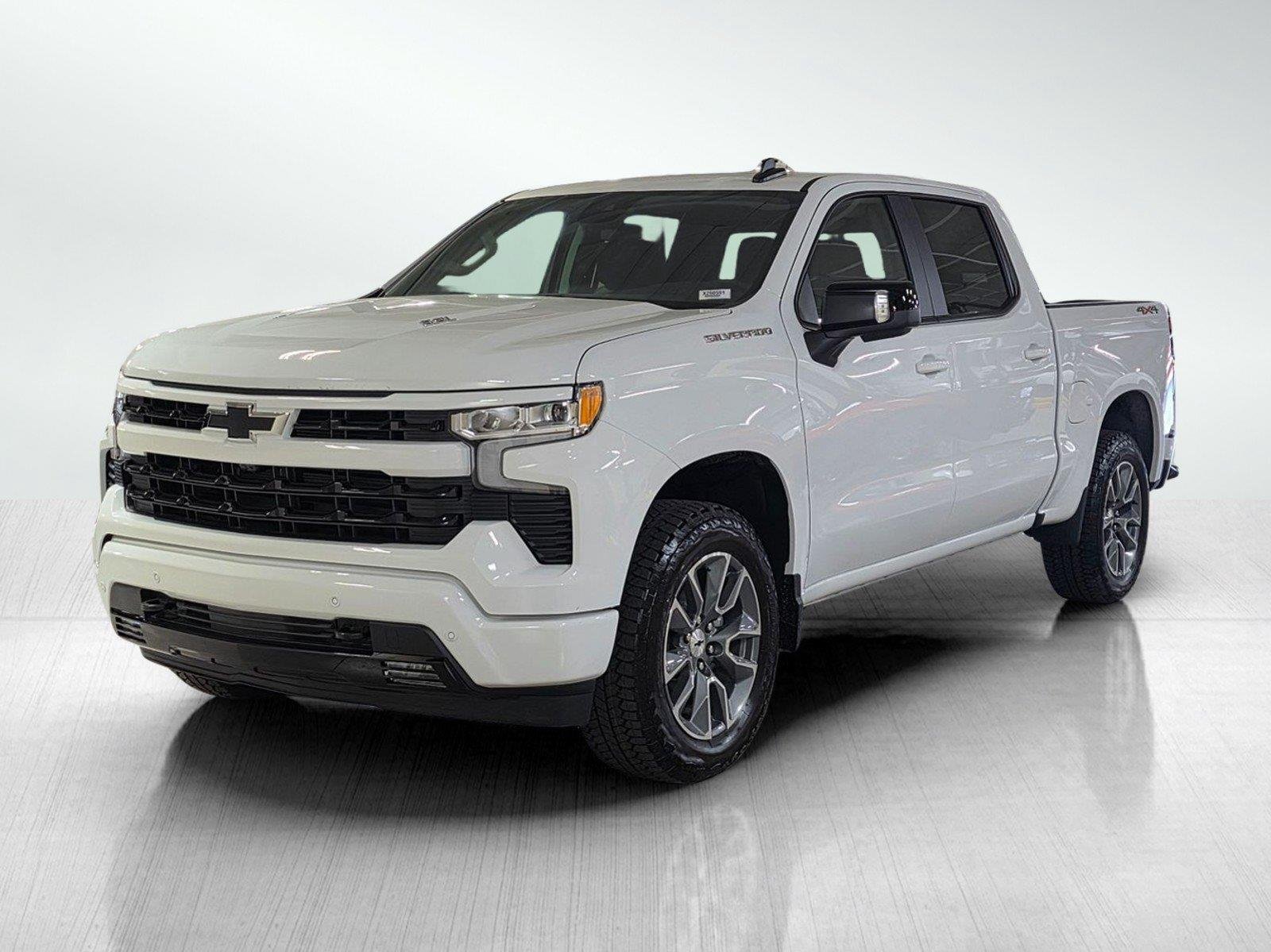 New 2026 Summit White Chevrolet RST image 3