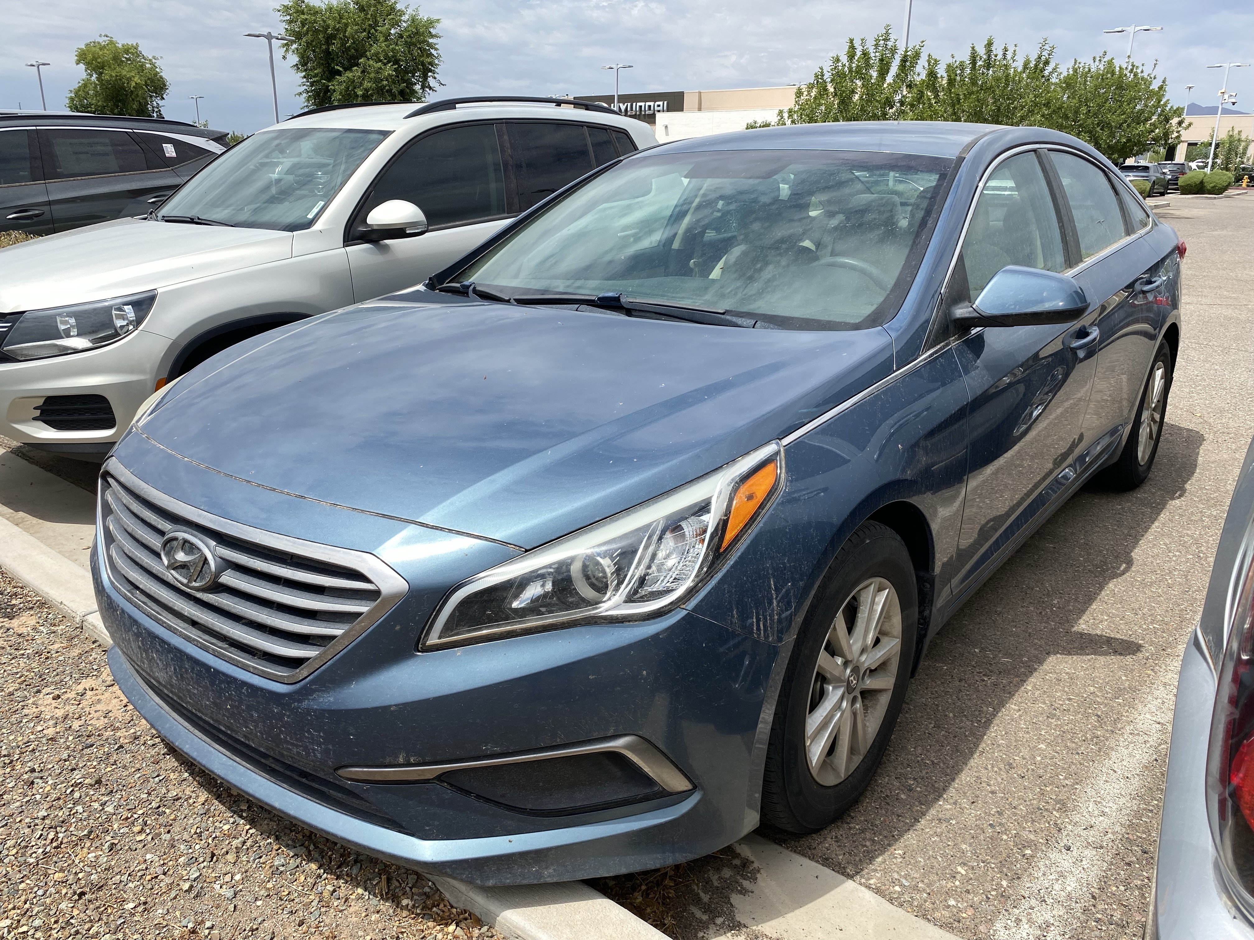 Used 2017 Nouveau Blue Hyundai  image 5