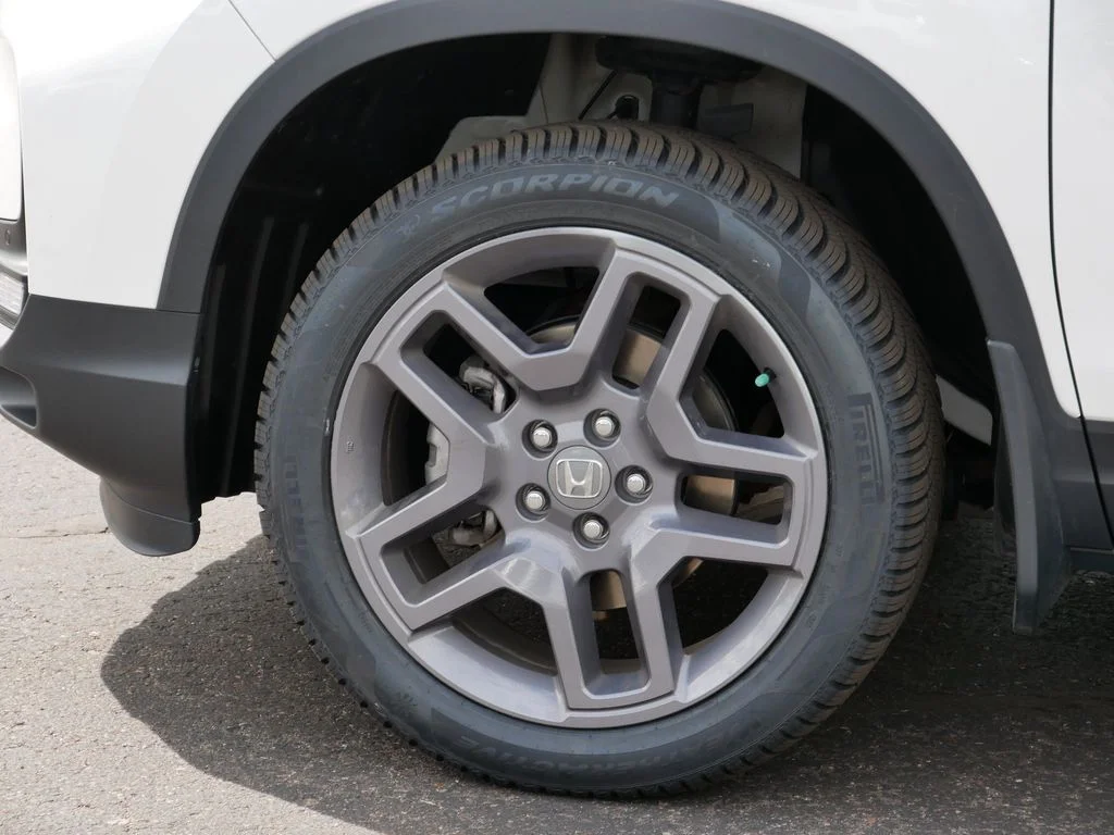 Used 2023  Honda EX-L image 8