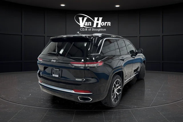 Used 2023 Diamond Black Crystal Pearlcoat Jeep Summit Reserve image 7