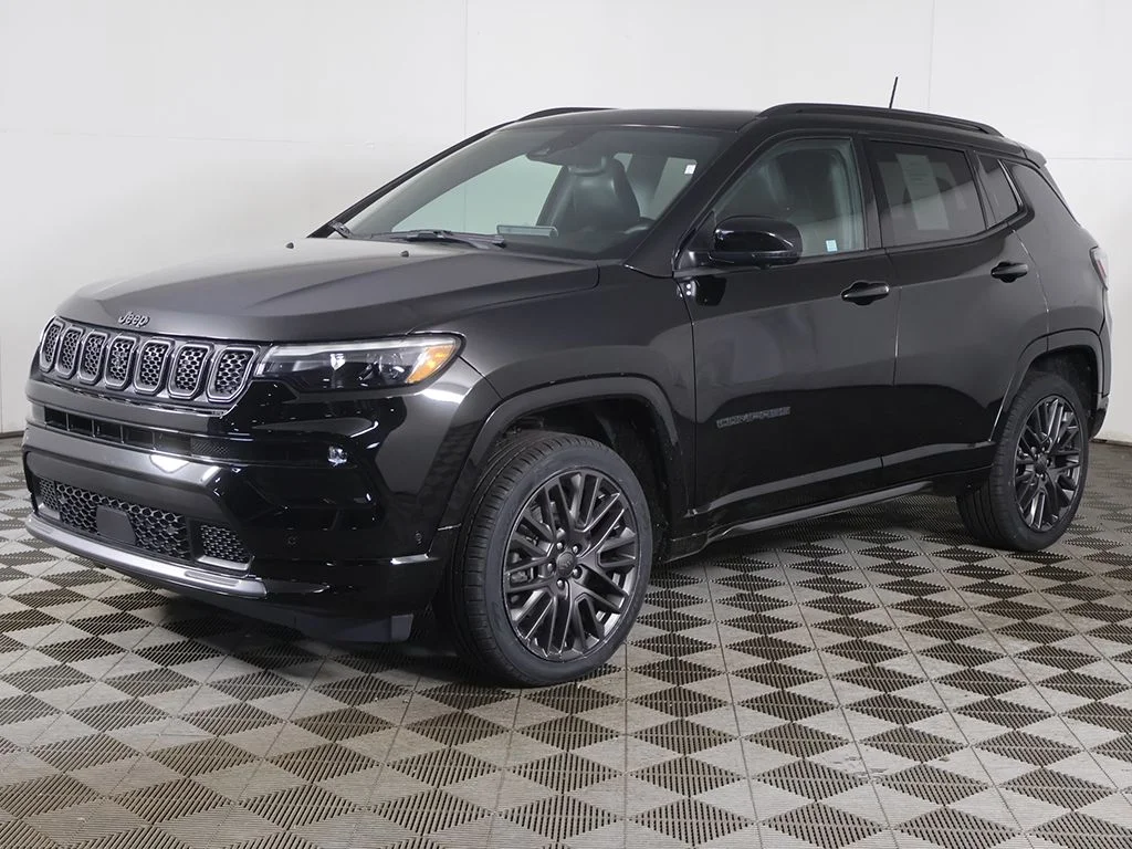 Used 2023 Black Jeep High Altitude image 9