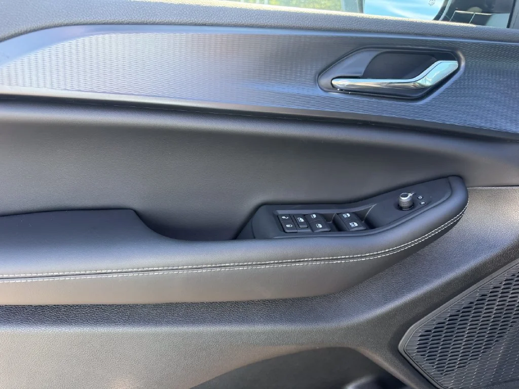 New 2027 Sting-Gray Clear-Coat Paint Jeep Laredo image 5