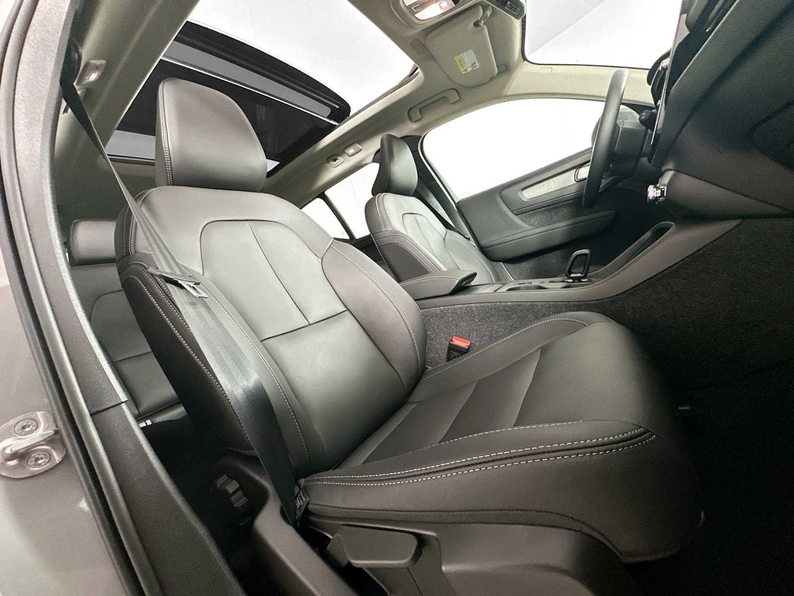 Certified Used 2025 Vapour Grey Volvo Core image 26