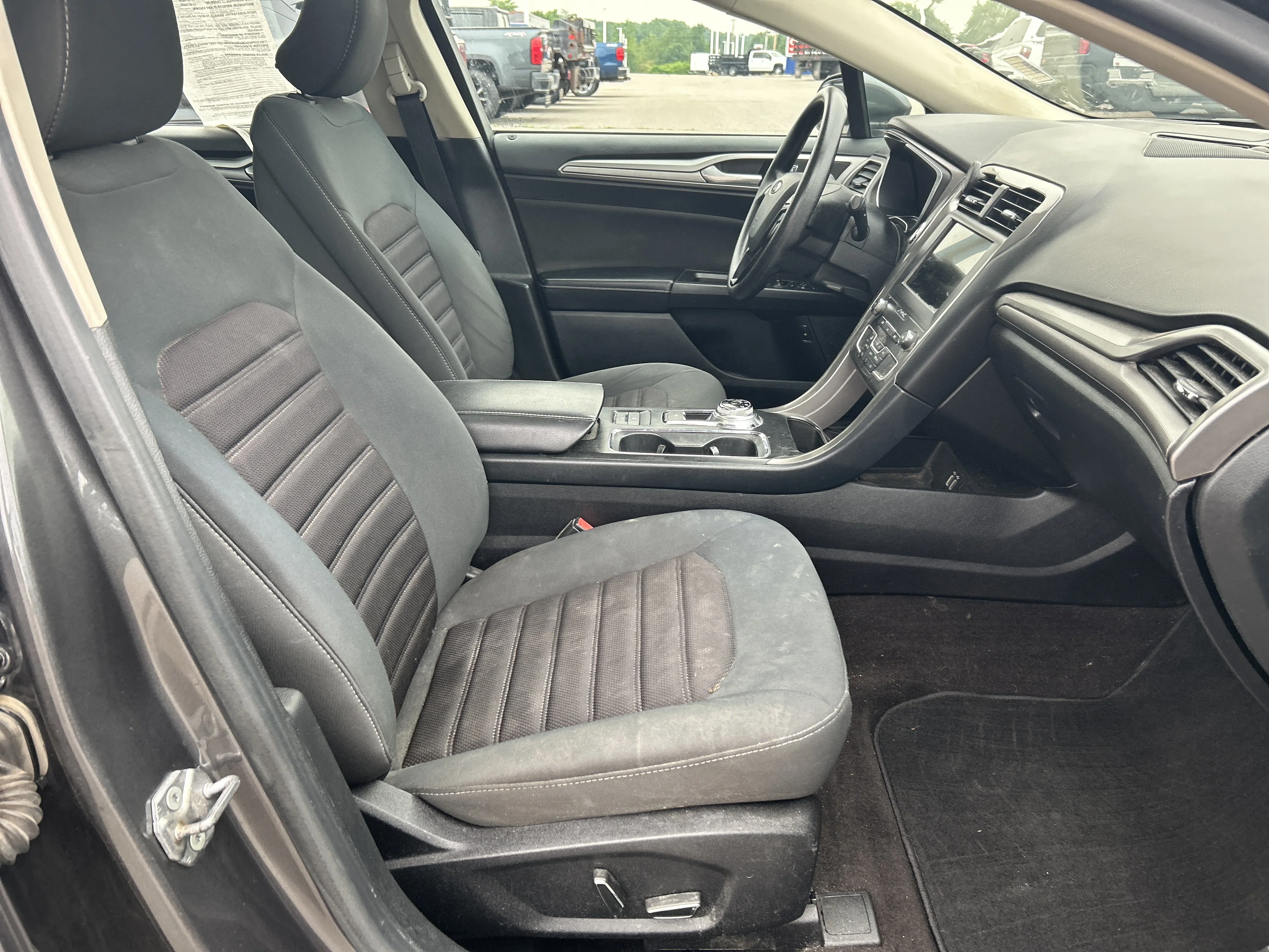 Used 2019  Ford SE image 10