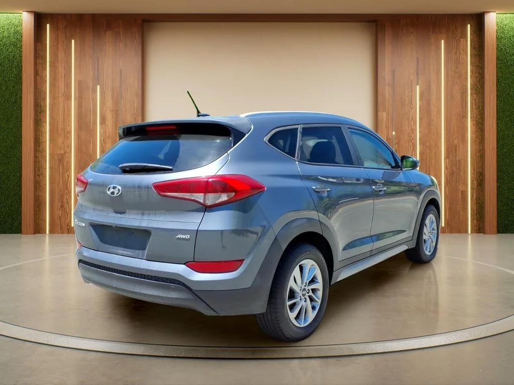 Used 2017 Gray Hyundai SE image 32