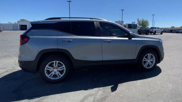 Used 2023 Sterling Metallic GMC SLE image 9