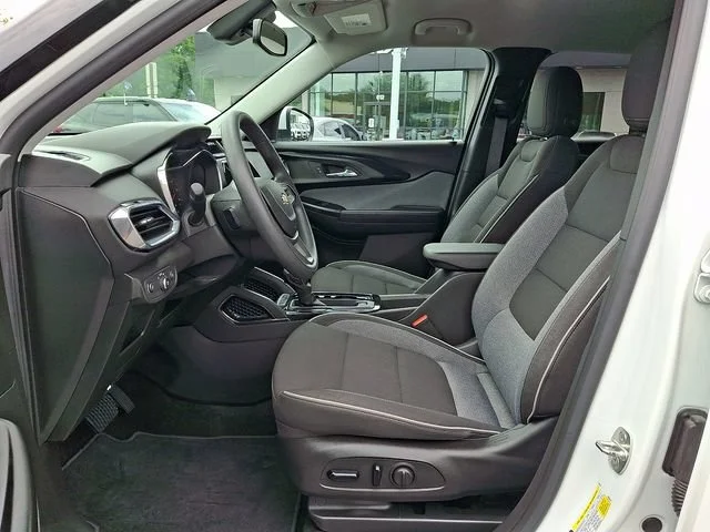 Used 2023 Summit White Chevrolet LT image 14