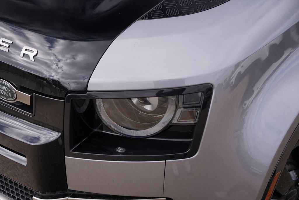 Used 2023 Gray Land Rover X image 2