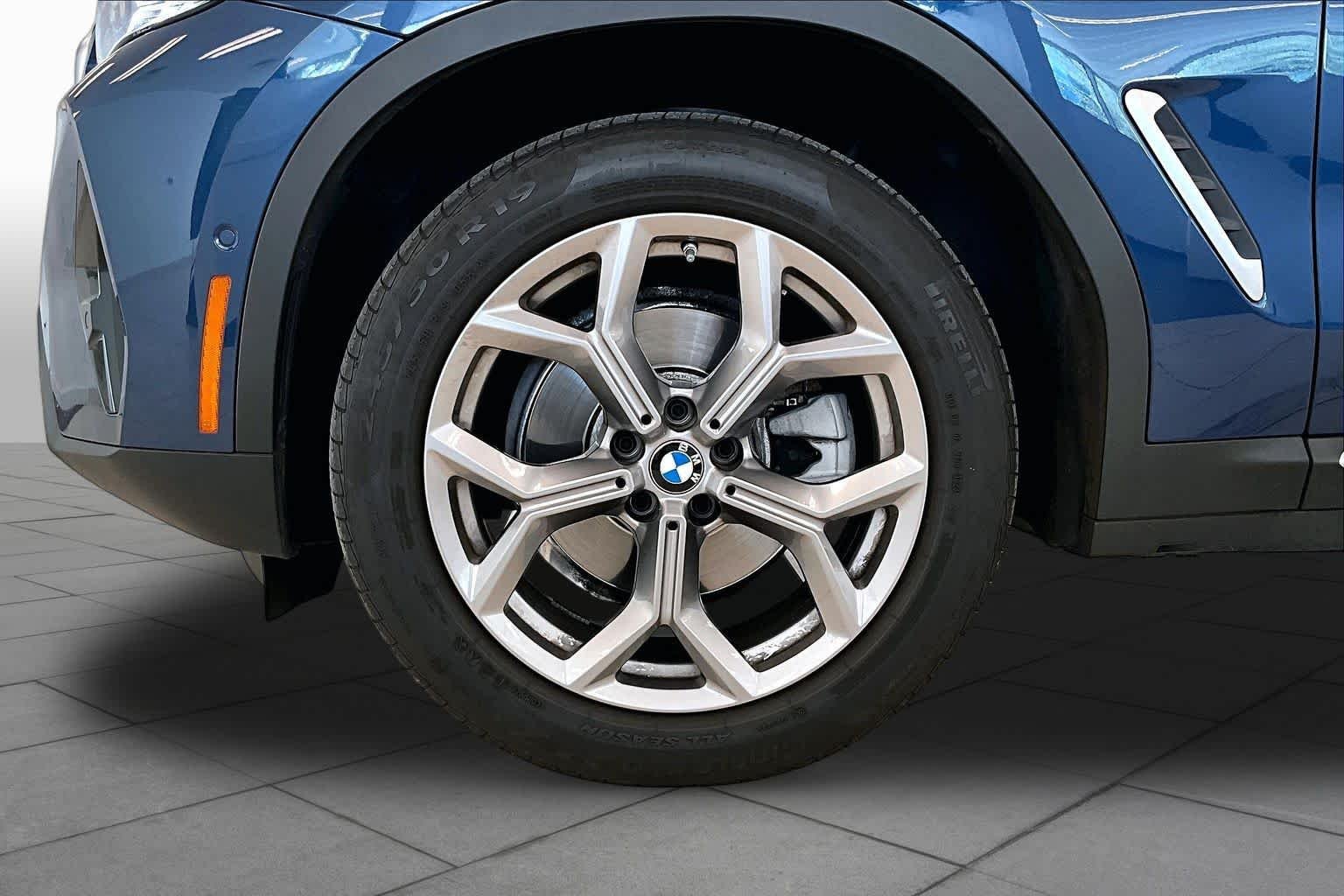 Used 2023 BLUE BMW sDrive30i image 9