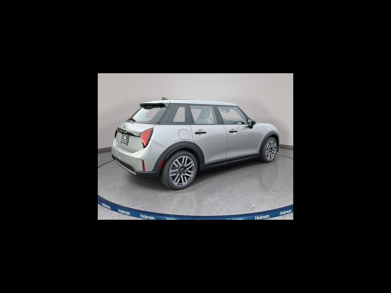 New 2026 Silver MINI Signature Plus image 3