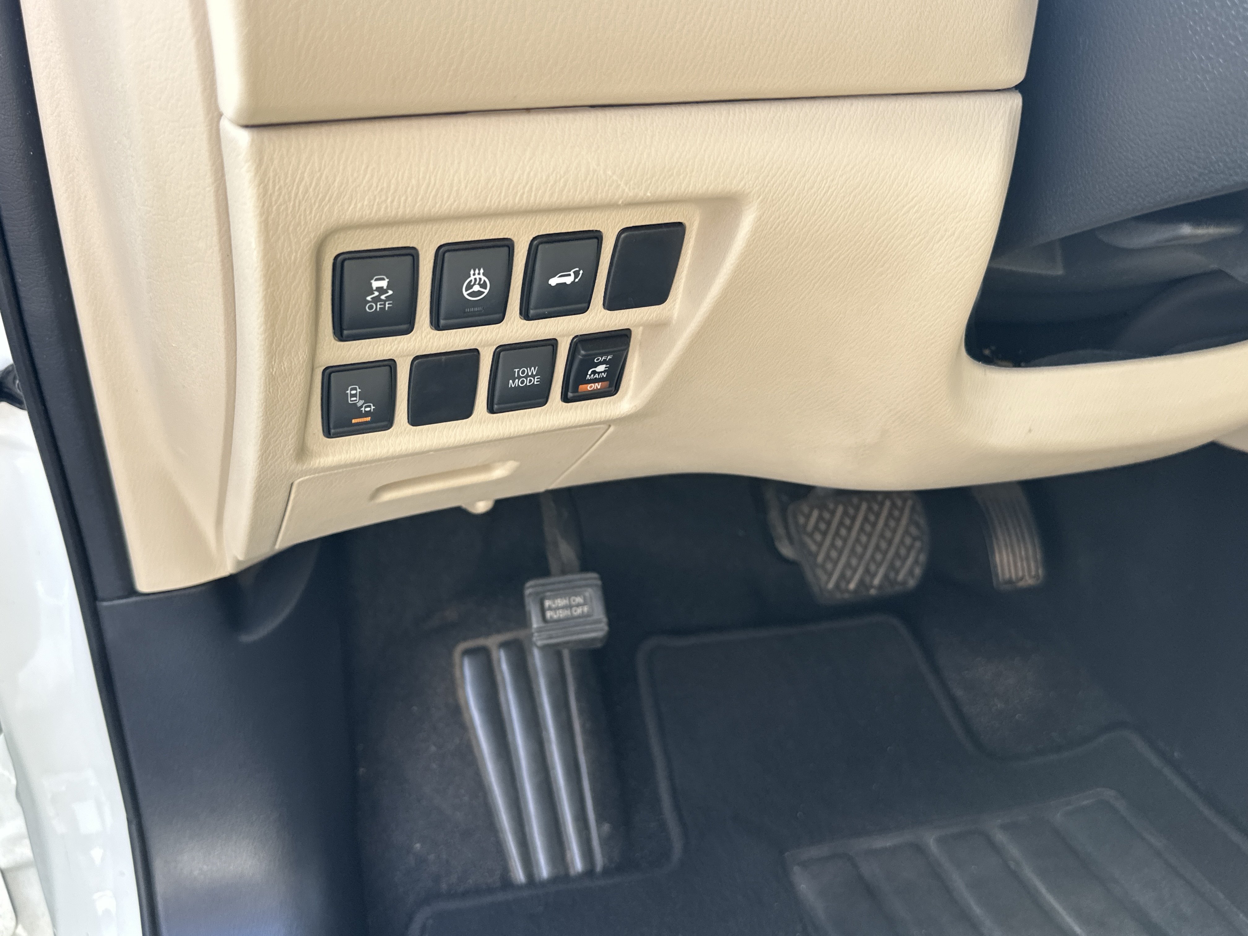 Used 2020 Pearl White Tricoat Nissan SL image 28