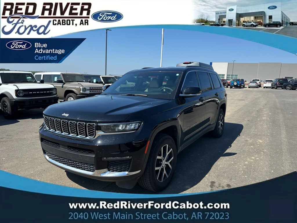 Used 2024 Diamond Black Crystal Pearlcoat Jeep Limited image 1
