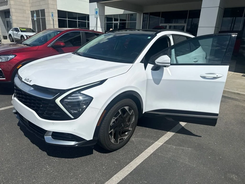 Used 2025 White Kia SX-Prestige image 8