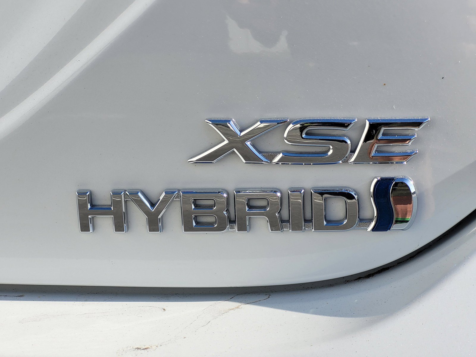 Used 2024 WIND CHILL PEARL Toyota Hybrid XSE image 9