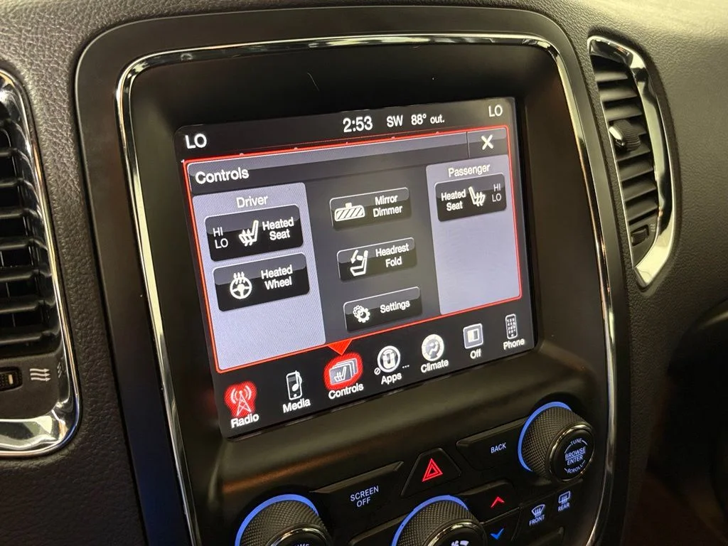 Used 2015 Black Dodge SXT image 26