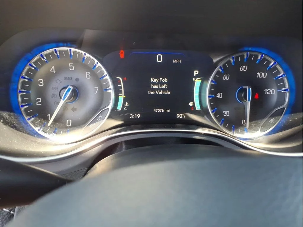 Used 2025 White Chrysler Limited image 17
