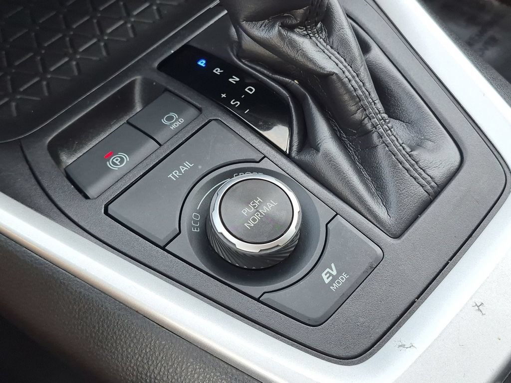 Used 2024 Silver Toyota XLE image 27