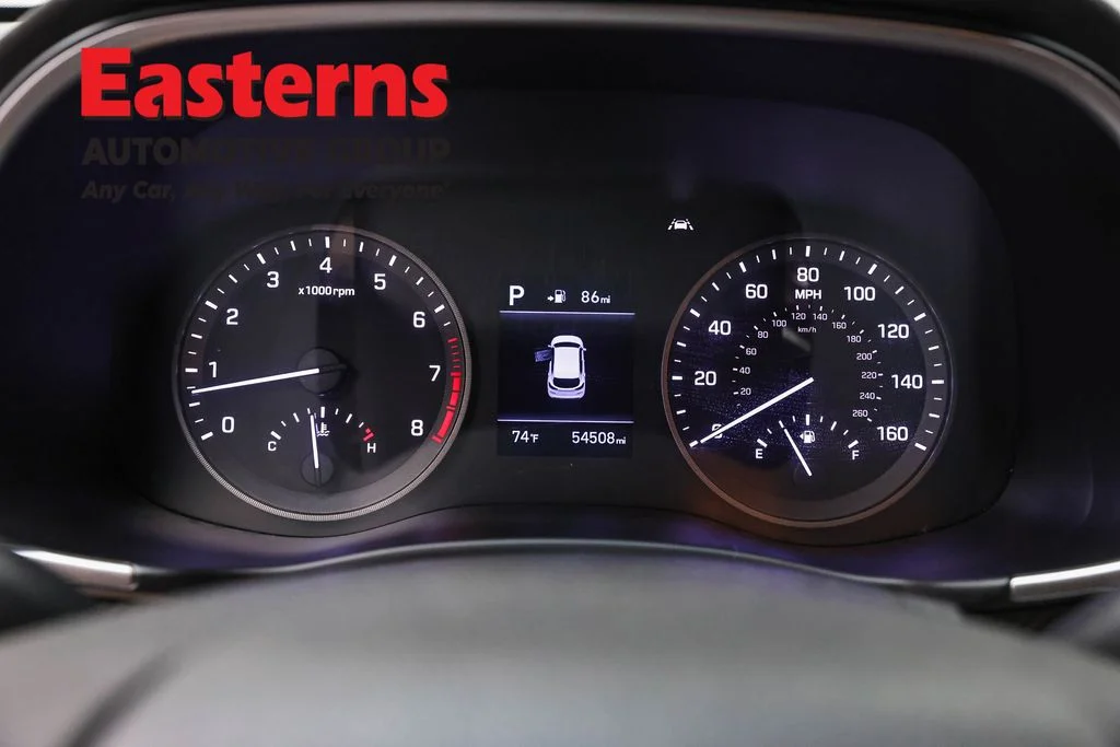 Used 2020 Red Hyundai SE image 17