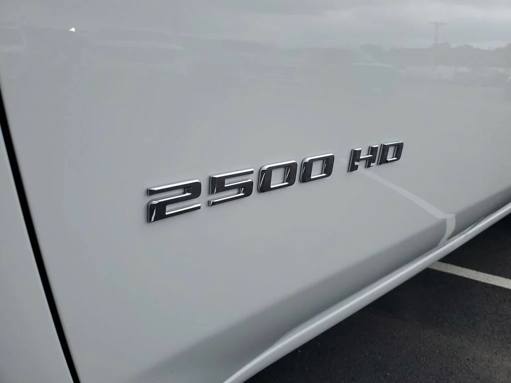 New 2026 Summit White Chevrolet WT image 26