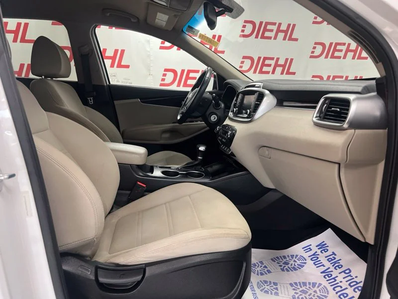 Used 2019 White Kia LX image 12