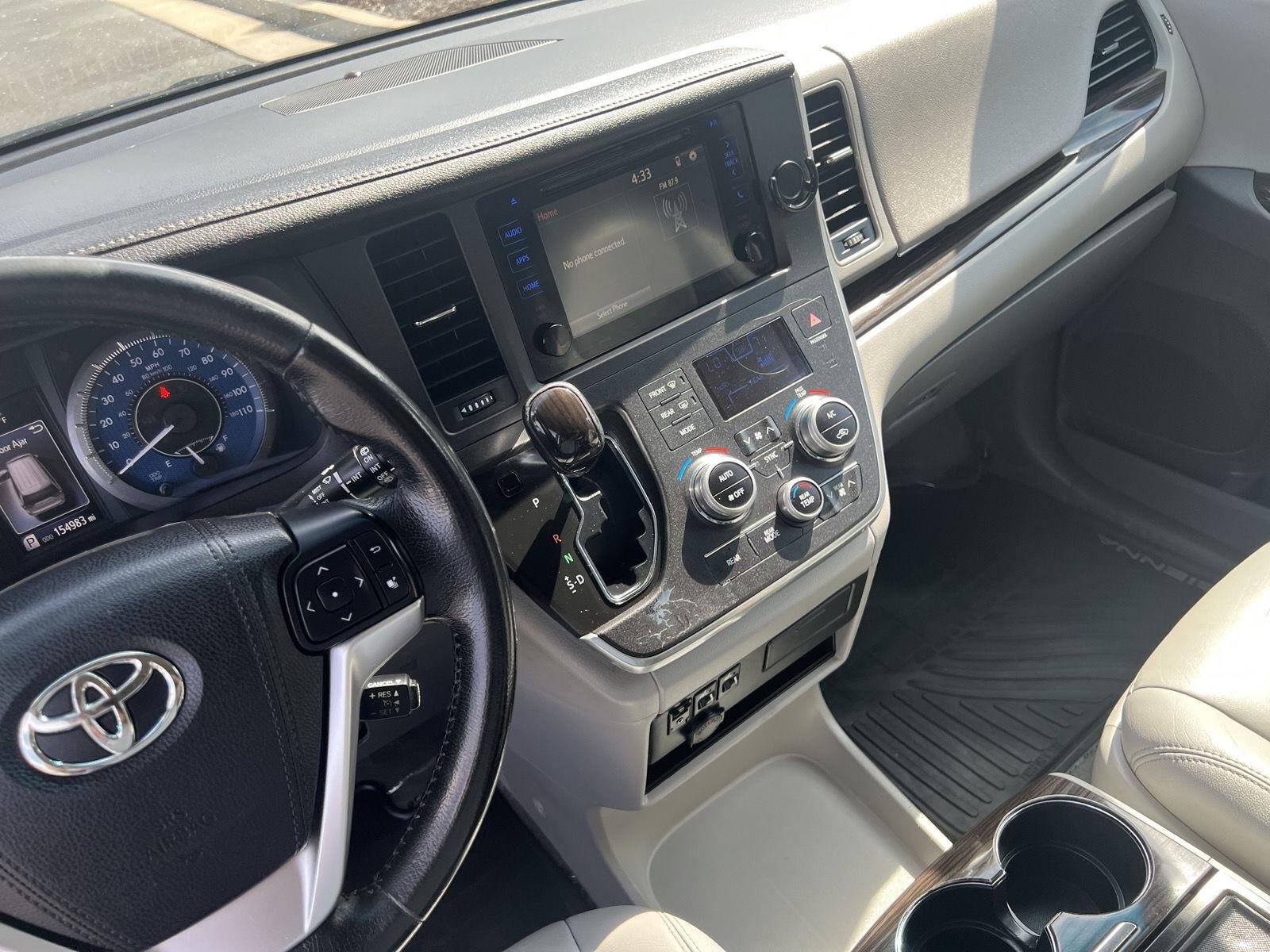 2016 Toyota Sienna XLE - Photo 28