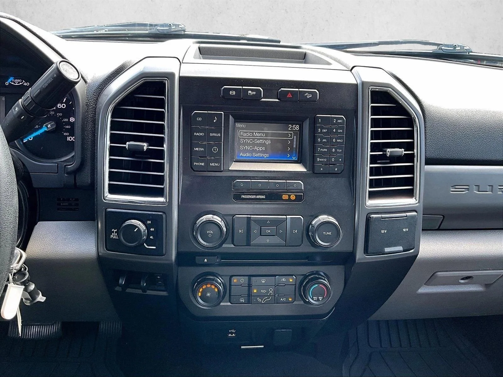 Used 2017 Oxford White Ford XLT image 24