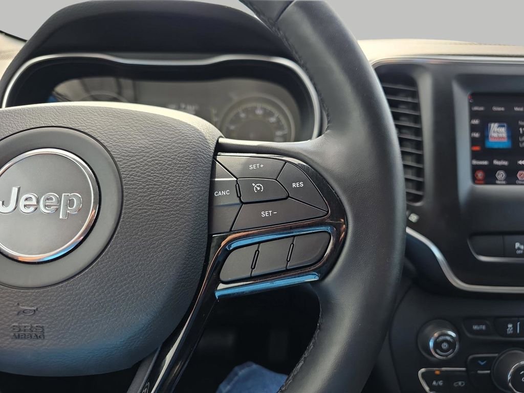 Used 2021 Gray Jeep Latitude Plus image 19