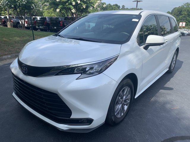 2025 Toyota Sienna XLE
