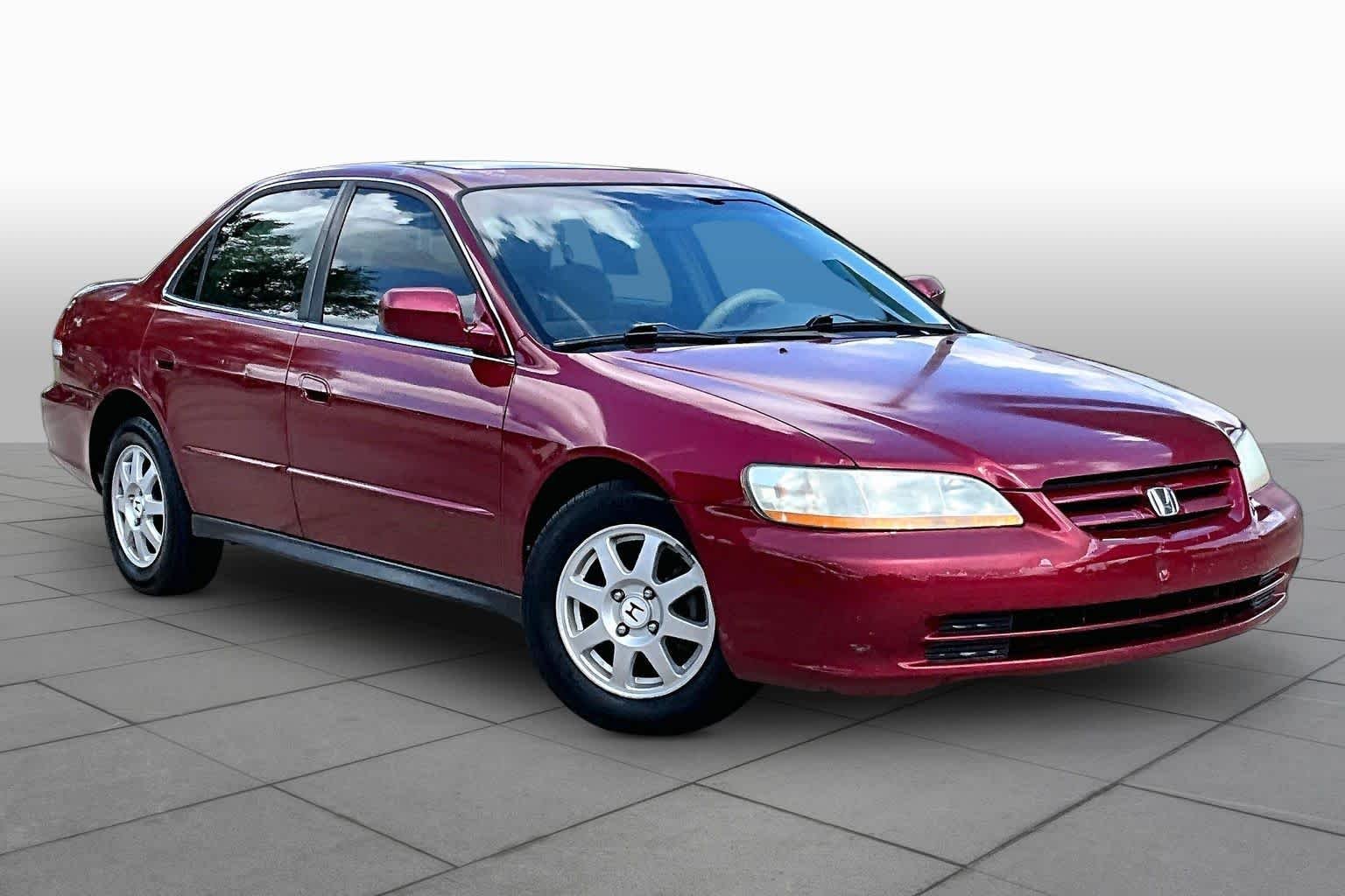 Used 2002 Firepepper Red Pearl Honda SE image 2