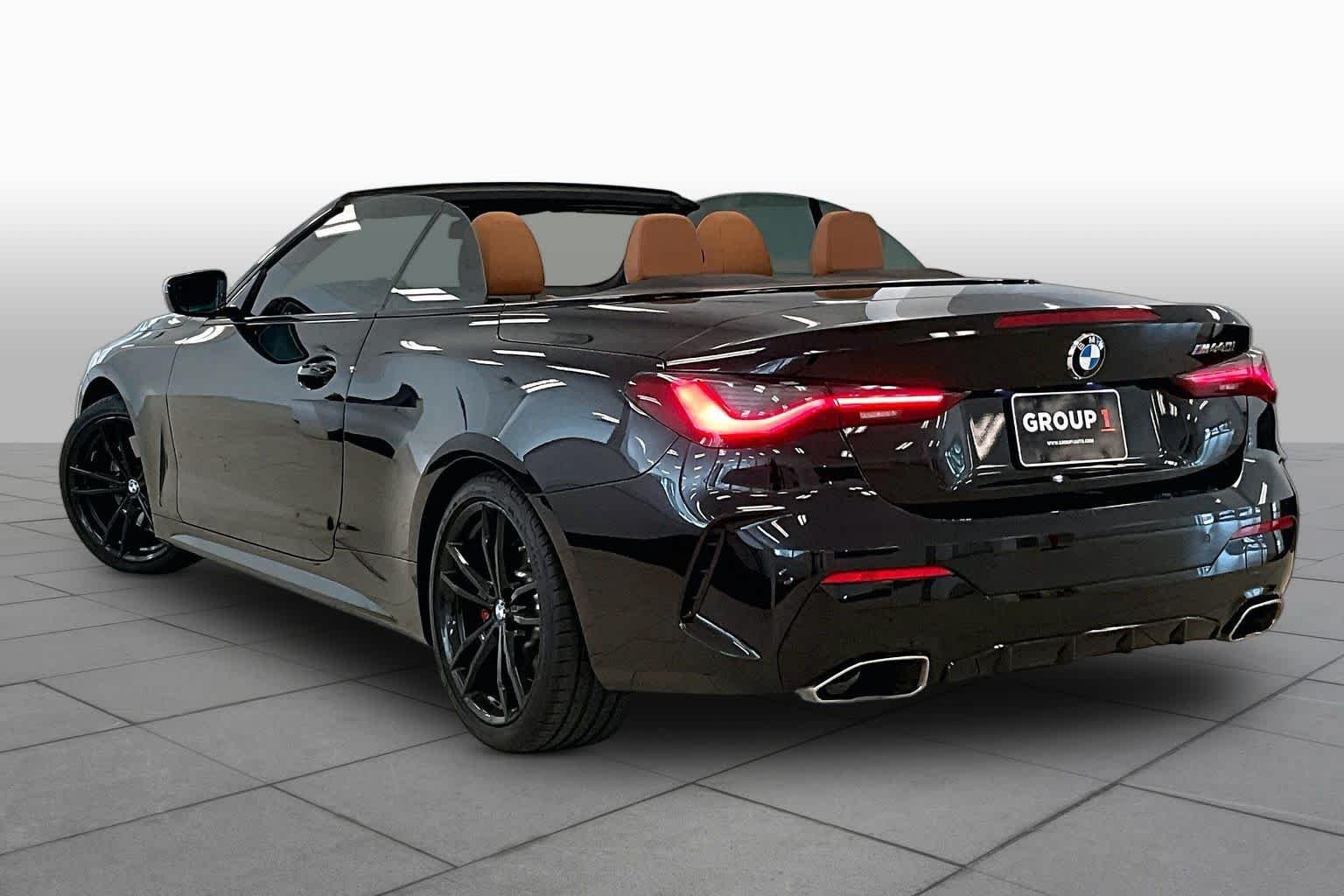 Used 2022 Black Sapphire Metallic BMW M440i image 10