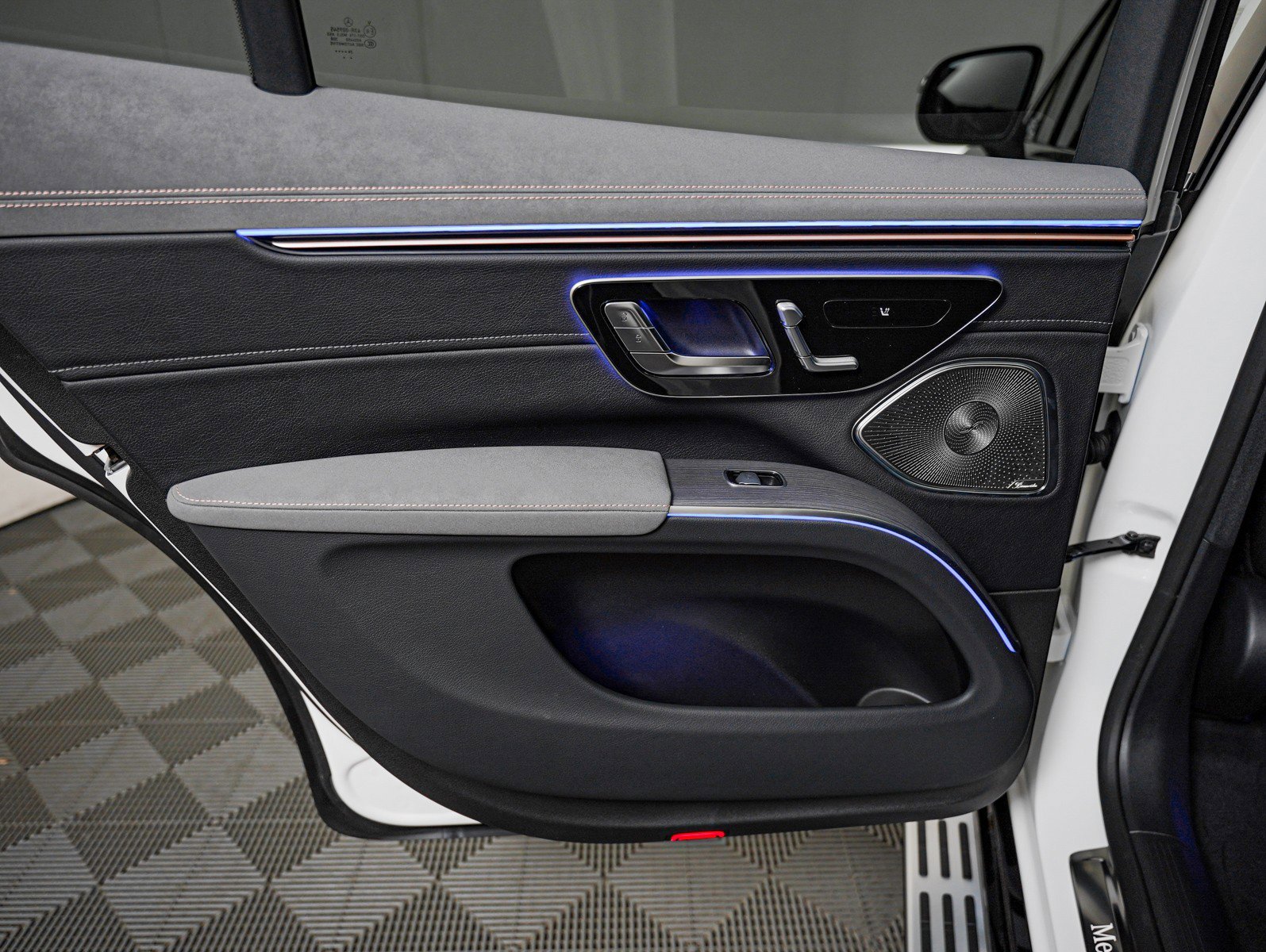 New 2026 Polar White Mercedes-Benz EQS 400 image 22