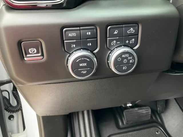 Used 2025 White GMC AT4 image 26