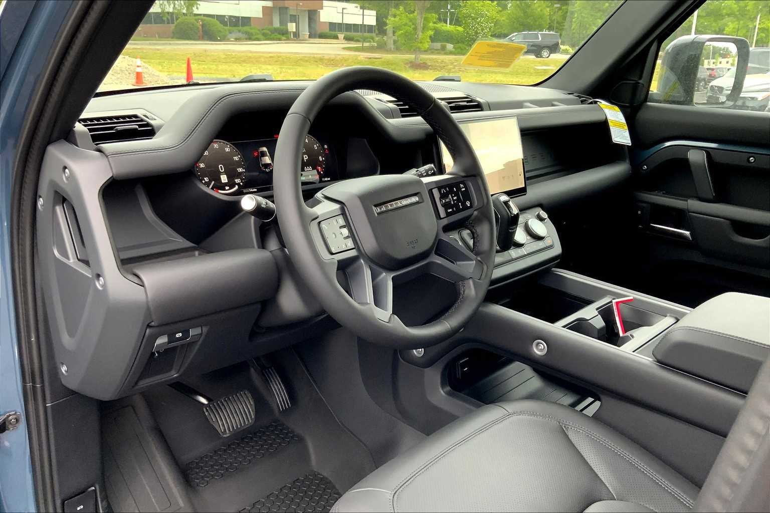 2025 Land Rover Defender S - Photo 7