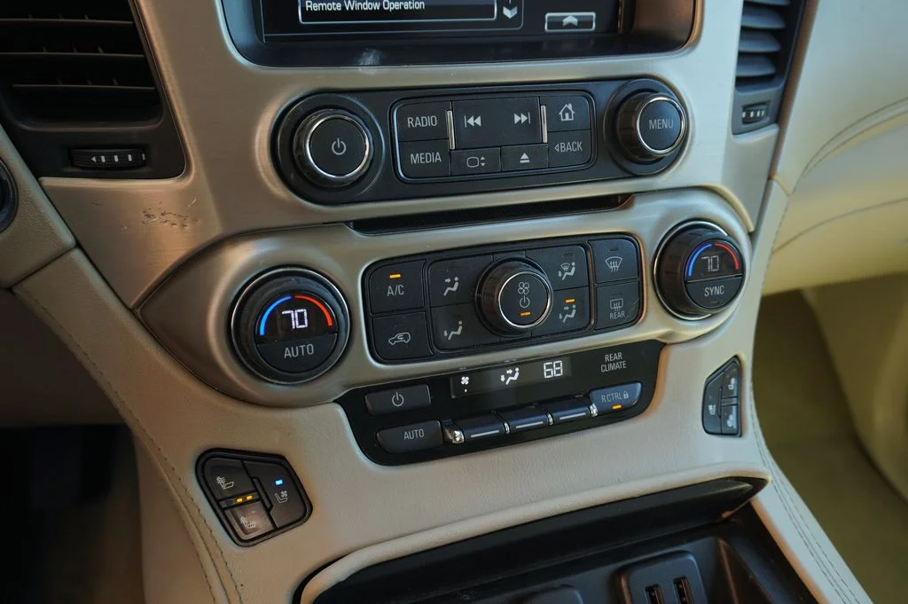 Used 2017 White GMC Denali image 24