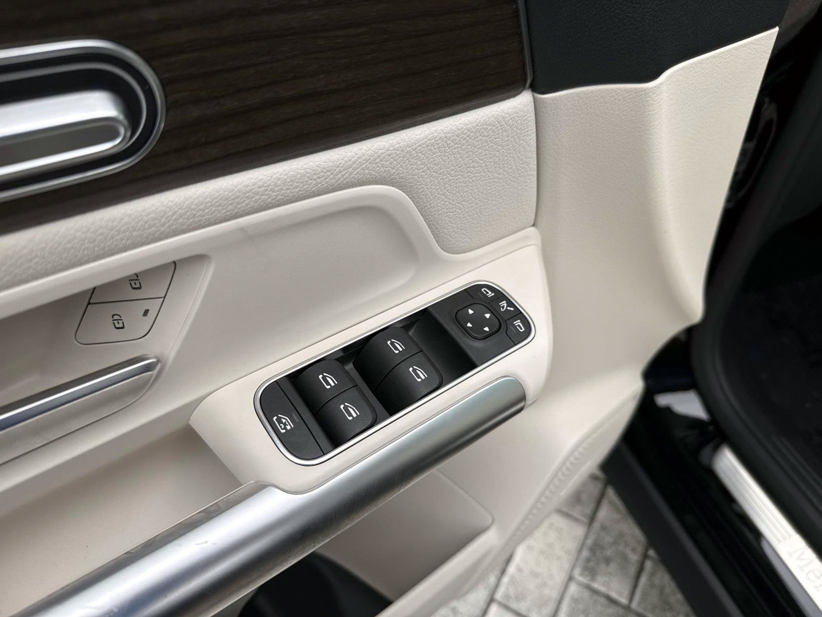 New 2026 Black Mercedes-Benz 250 SUV image 19