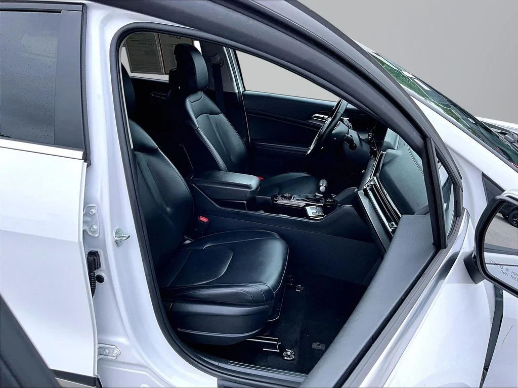 Used 2025 White Kia EX image 8