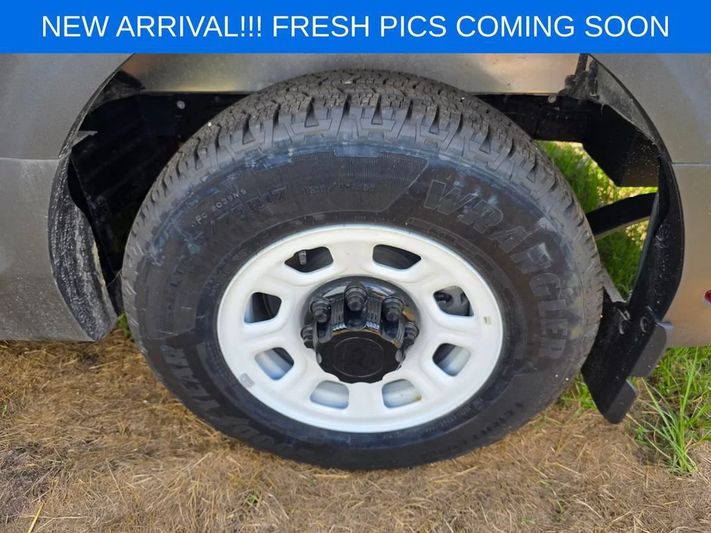 Used 2024 Oyster White BrightDrop EJY image 4