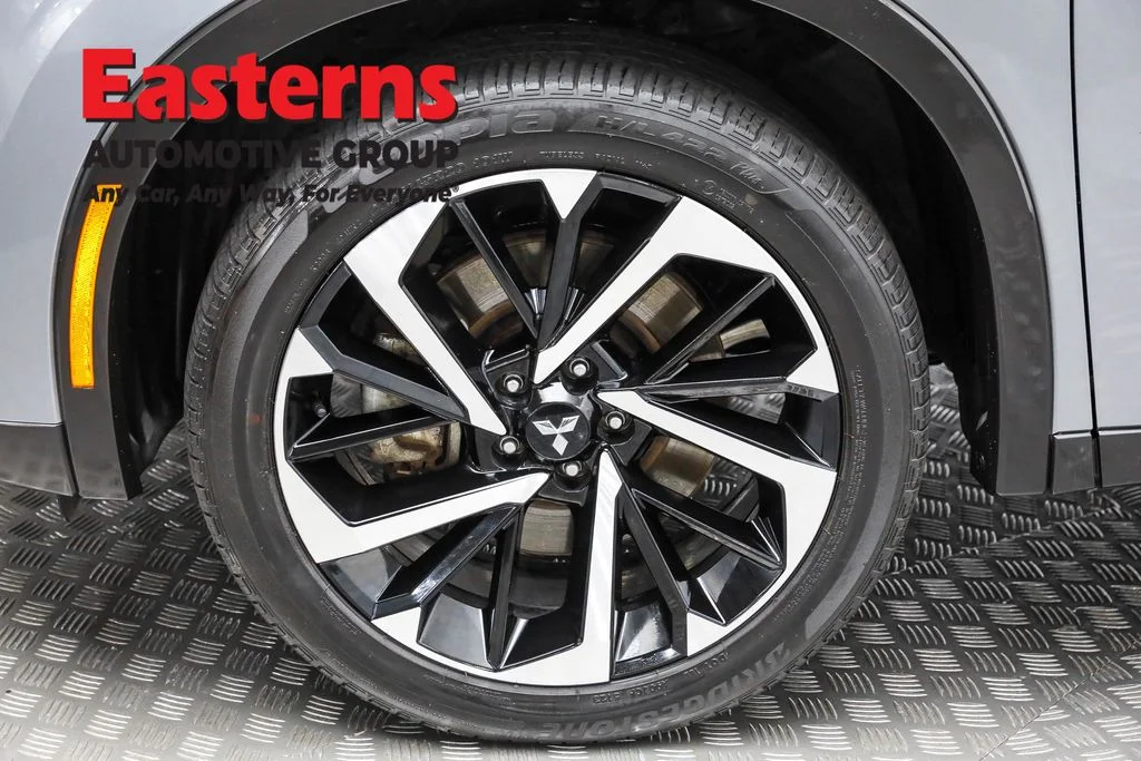 Used 2024 Gray Mitsubishi SE image 31