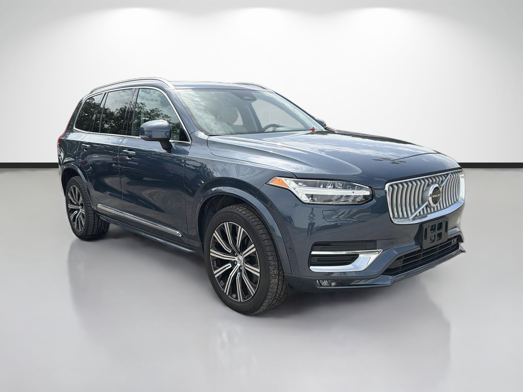 Used 2023 Thunder Gray Metallic Volvo Plus image 7