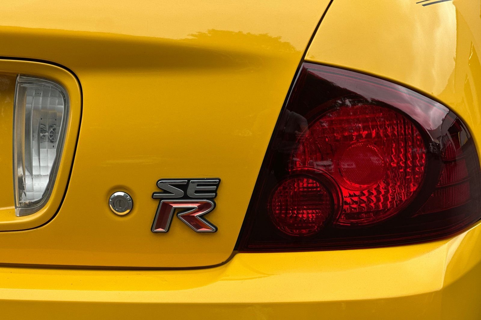 Used 2006 Yellow Nissan SE-R image 30