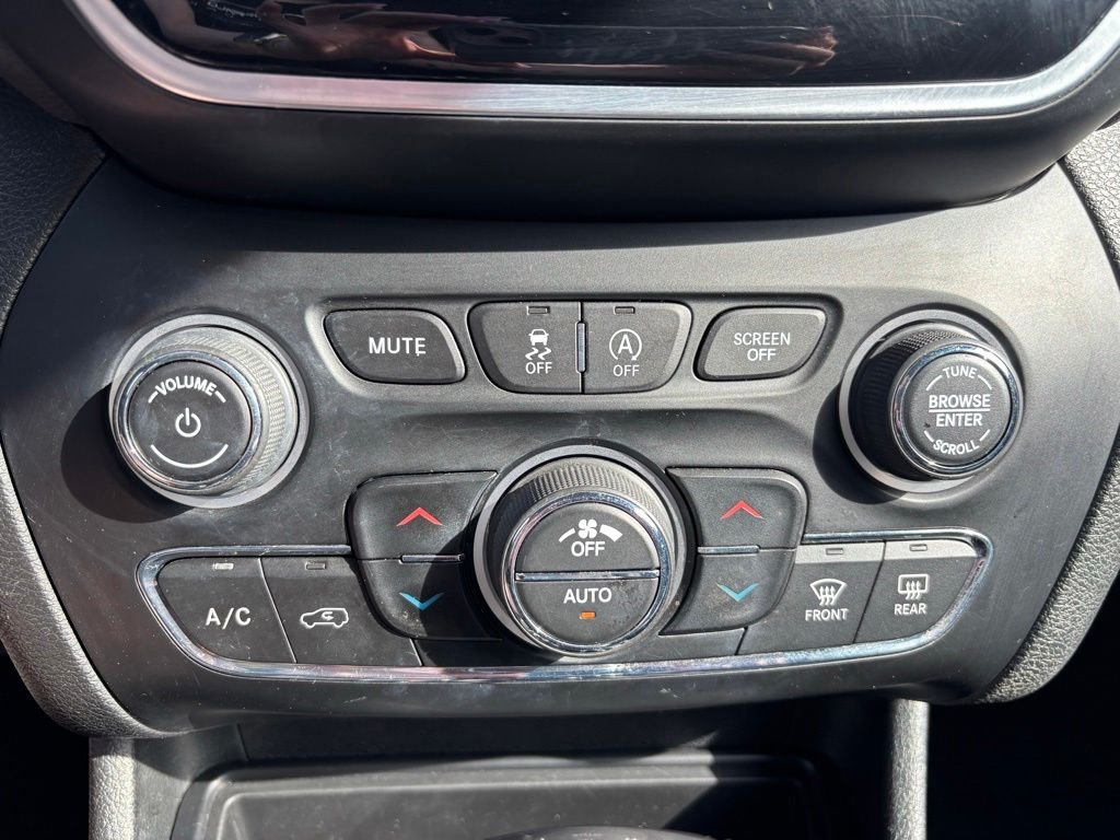 Used 2019 Gray Jeep Limited image 36