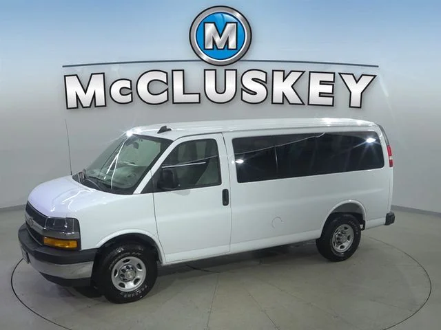 2025 Chevrolet Express 2500 LT's photo